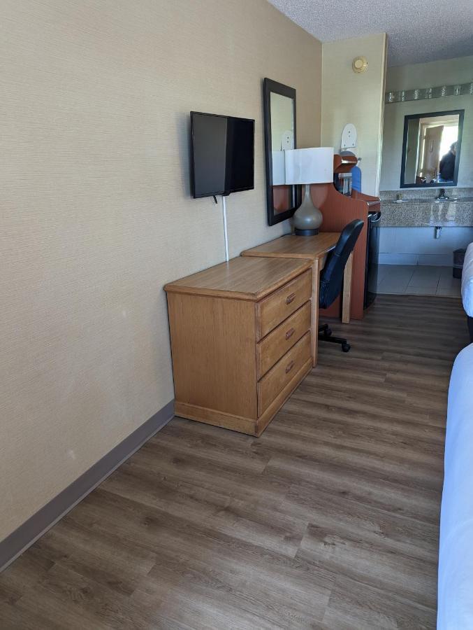 Days Inn By Wyndham Columbus Fairgrounds Bagian luar foto